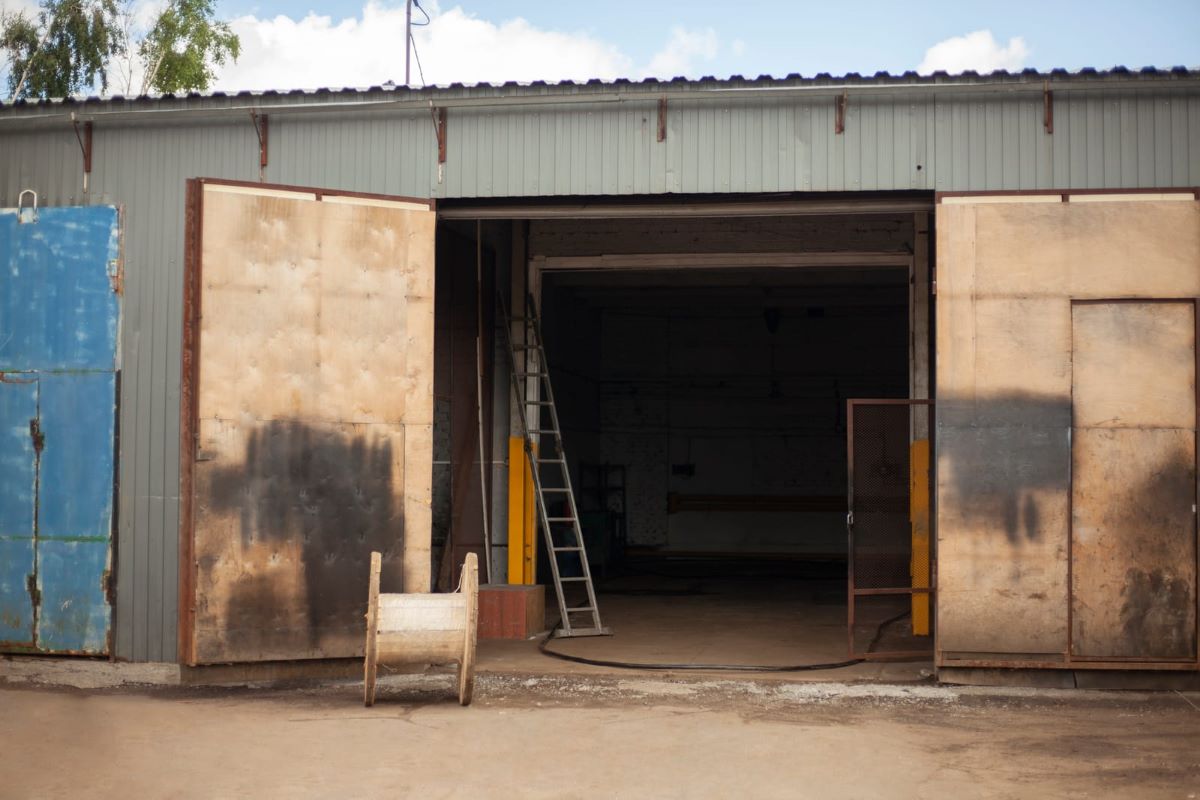 Maximize Space at Bull Riding Events: Garage Logistics and Equipment